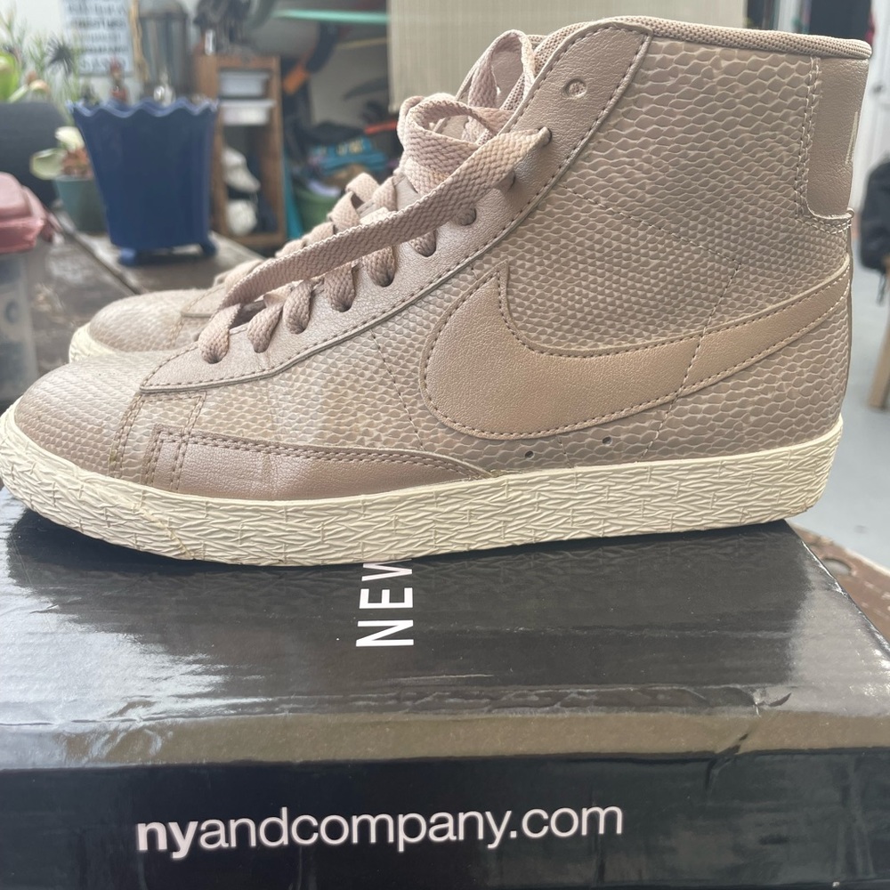 Nike grey high top sneakers size 6